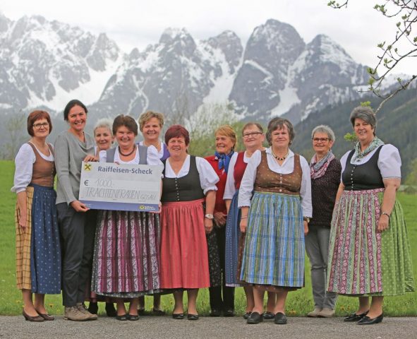 Trachten- und Goldhaubengruppe Gosau